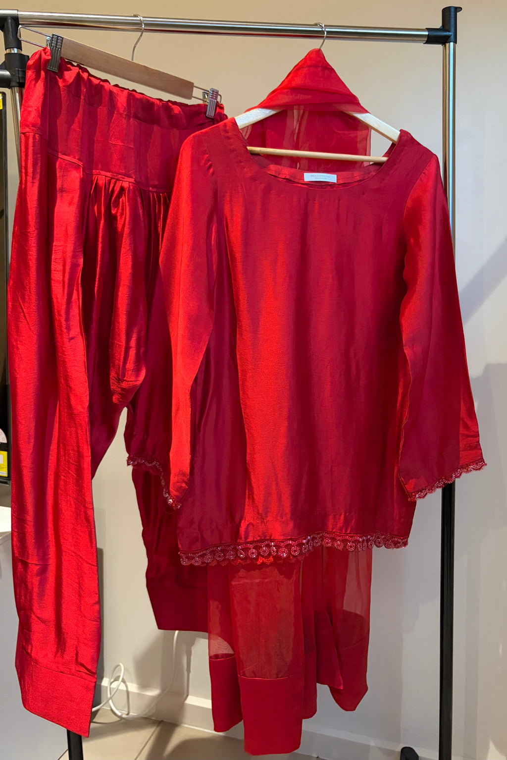 Ruby Red Luxury Sheesha Silk Suite