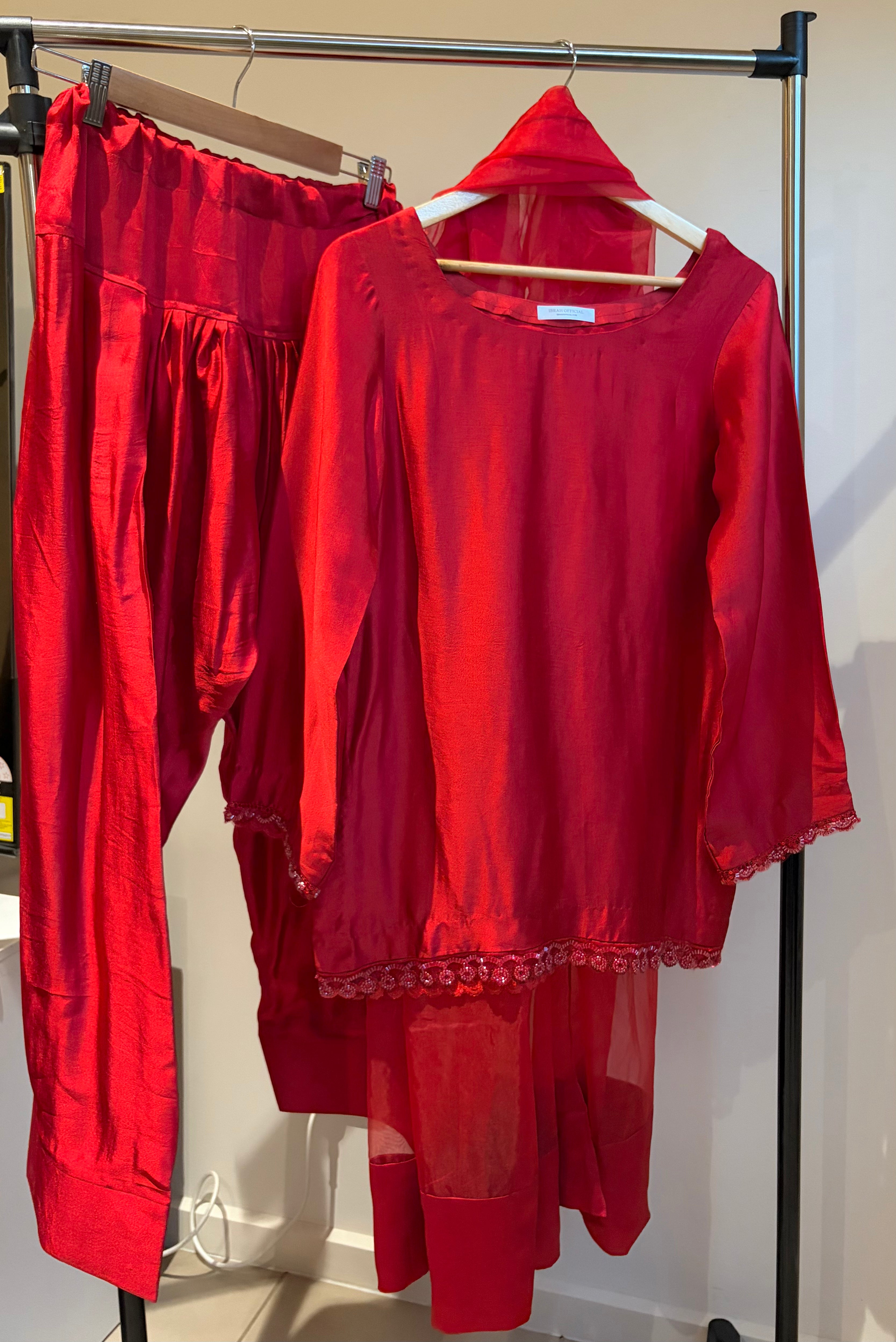 Ruby Red Luxury Sheesha Silk Suite