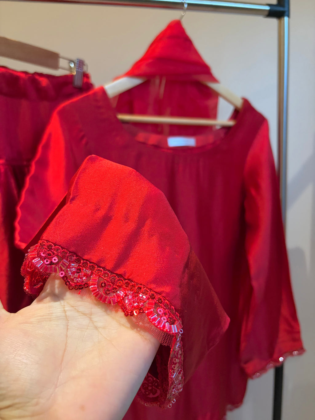 Ruby Red Luxury Sheesha Silk Suite