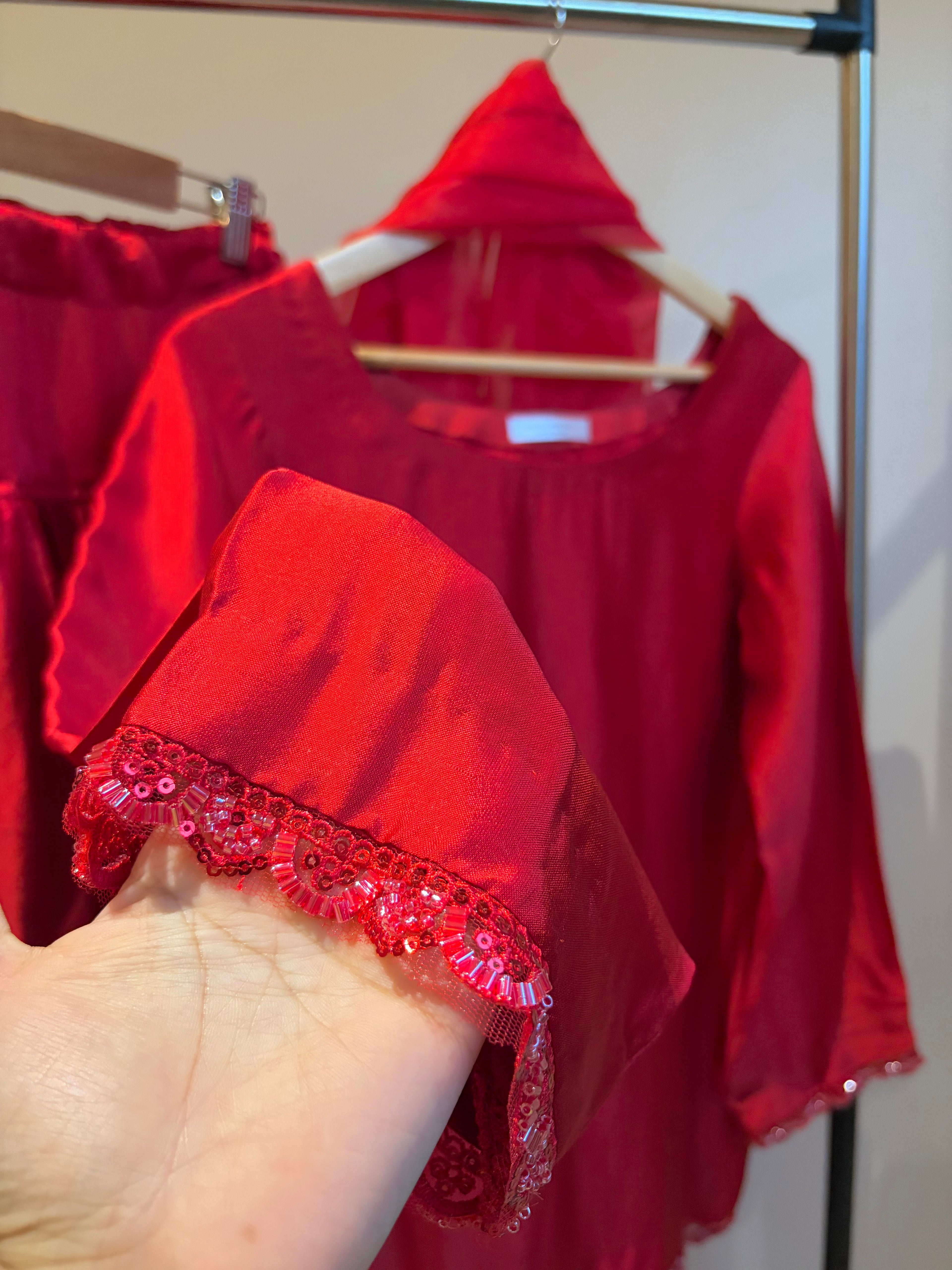 Ruby Red Luxury Sheesha Silk Suite