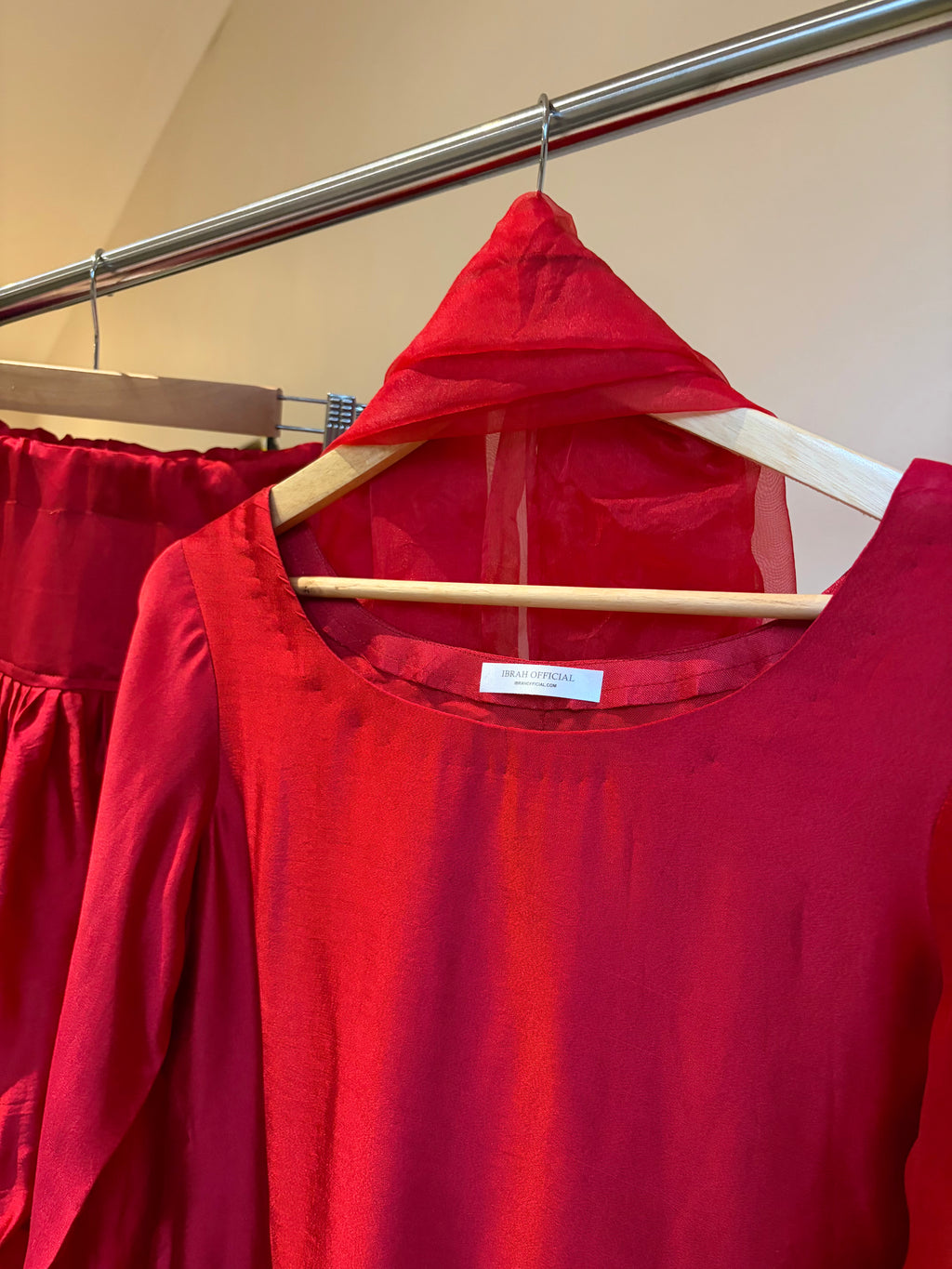Ruby Red Luxury Sheesha Silk Suite