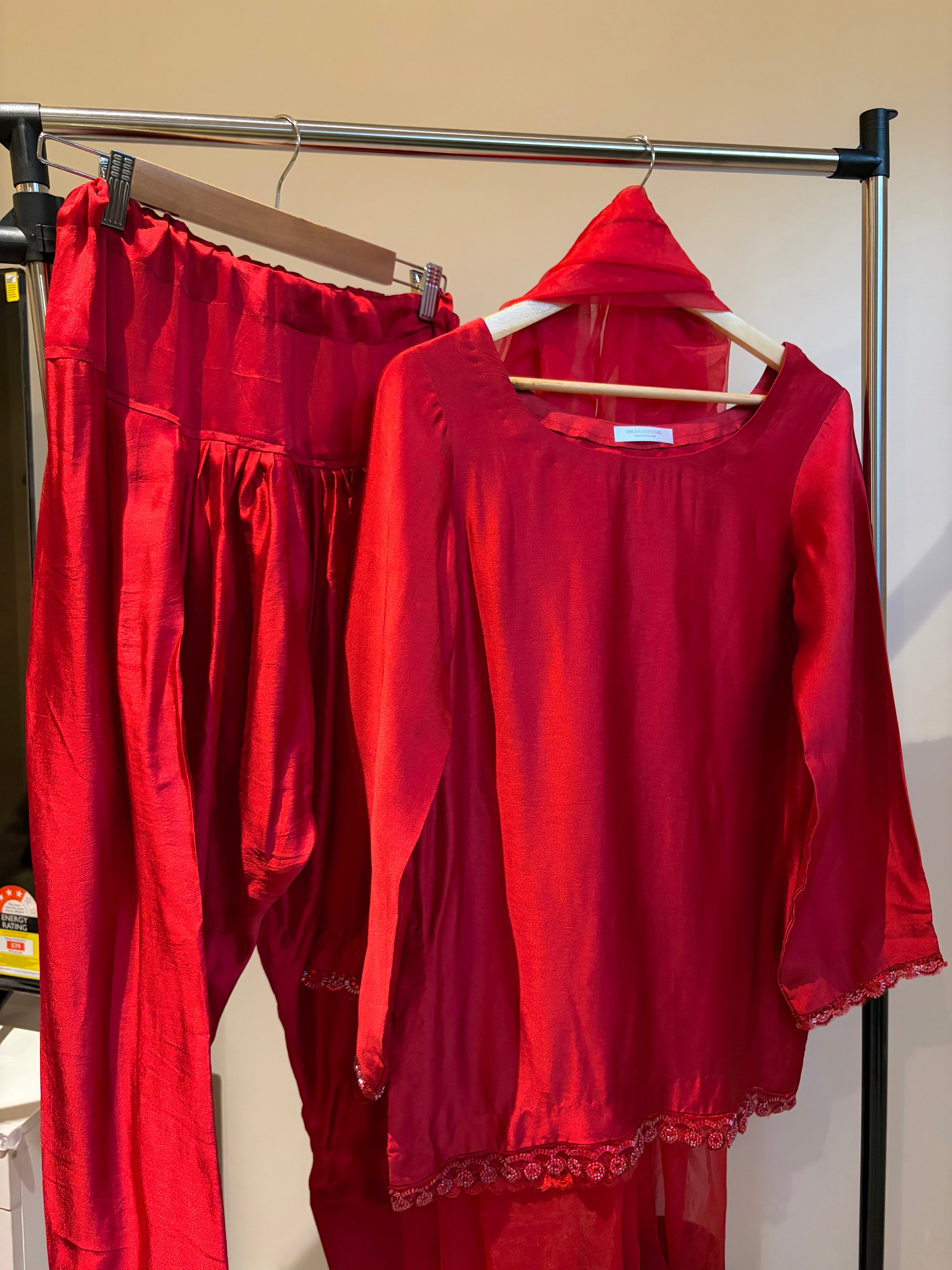 Ruby Red Luxury Sheesha Silk Suite