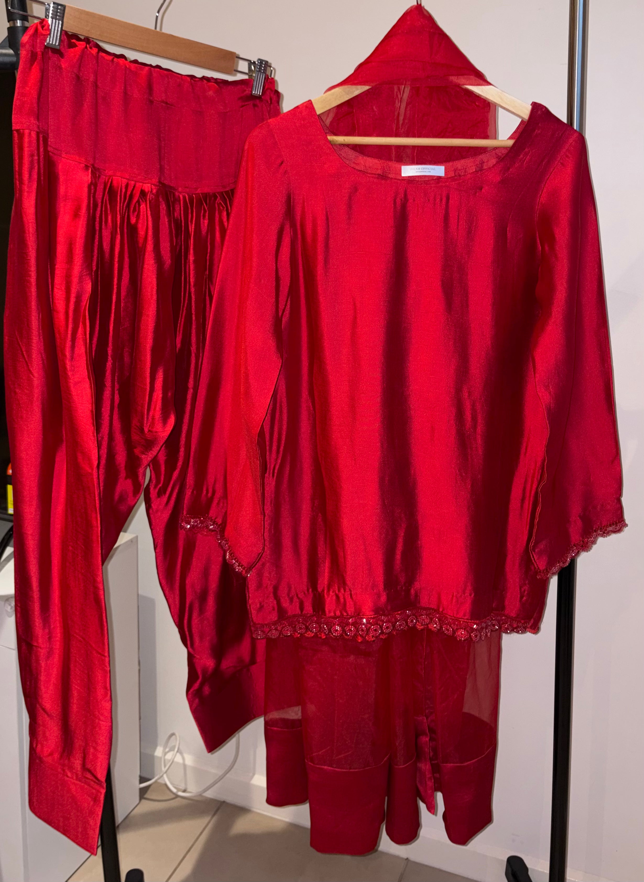 Ruby Red Luxury Sheesha Silk Suite